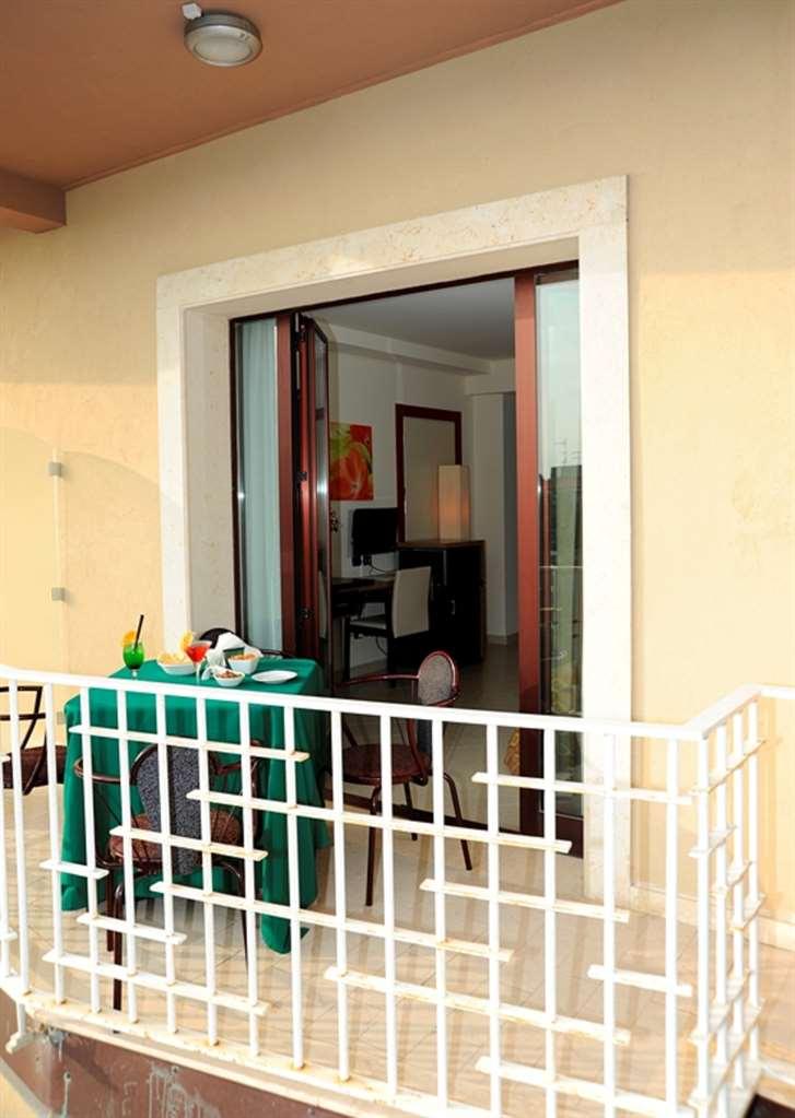 Viola Palace Hotel 4*